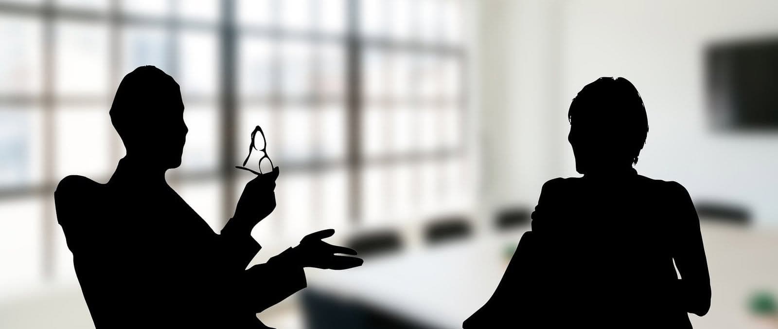 会議室での会話